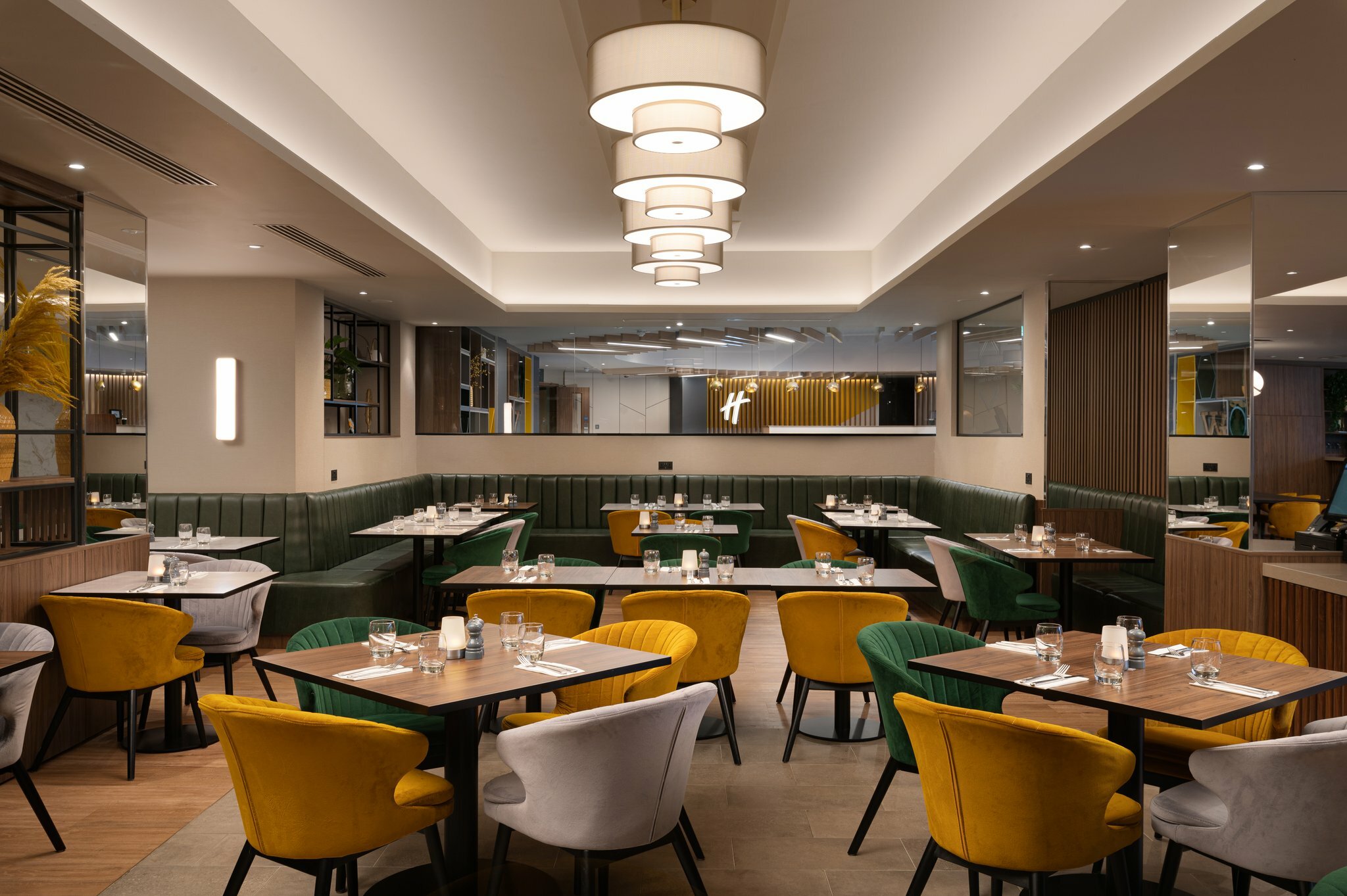 Фото Holiday Inn London Gatwick Worth