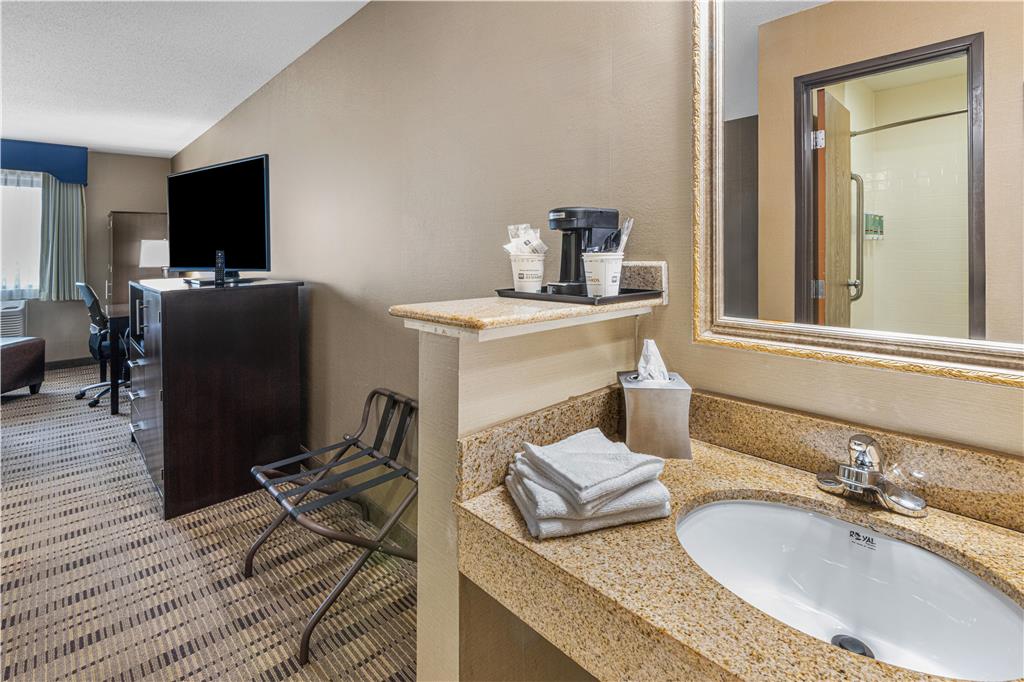 Фото Best Western Airport Inn