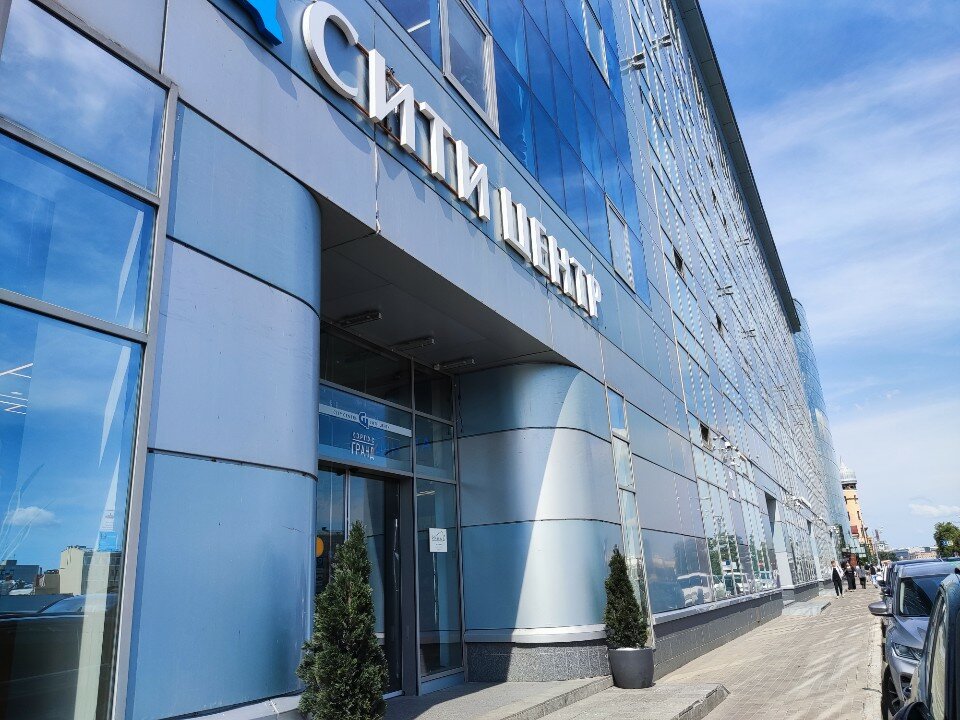 Үстіндегі юбка жоқ