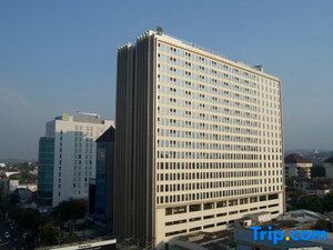 Гостиница Louis Kienne Hotel Simpang Lima