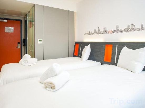 Фото EasyHotel London City Shoreditch