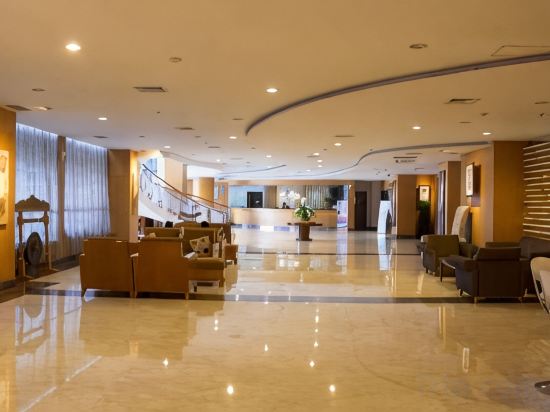Фото Grand Pasundan Convention Hotel