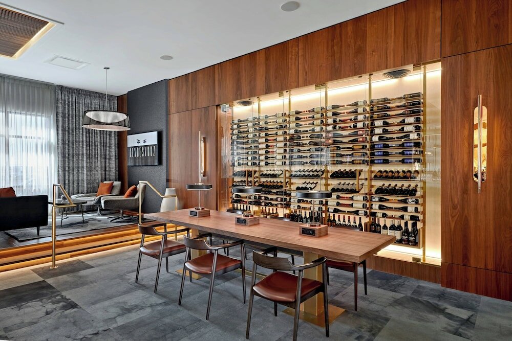 Фото Courtyard by Marriott Calgary South