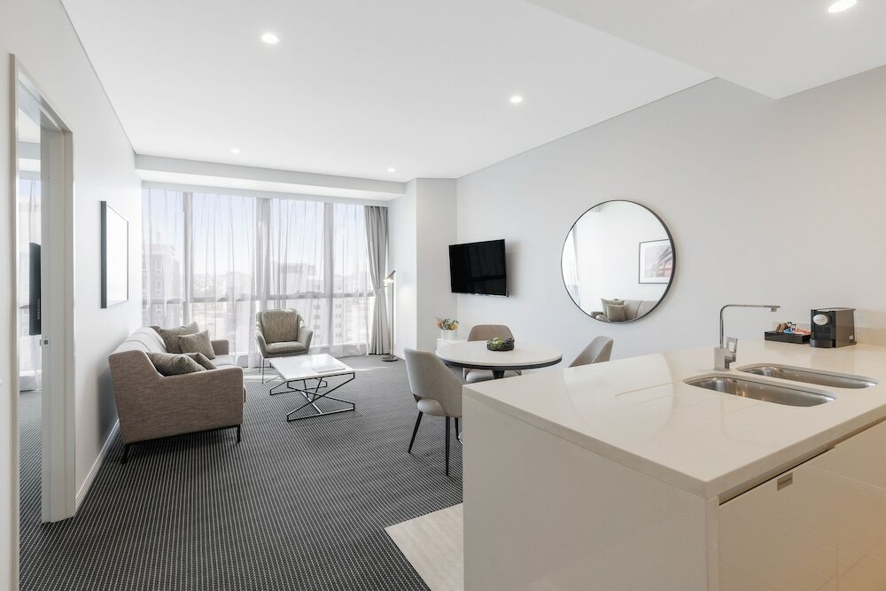Фото Meriton Suites Herschel Street