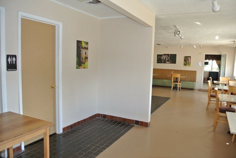 Фото Vino Inn & Suites