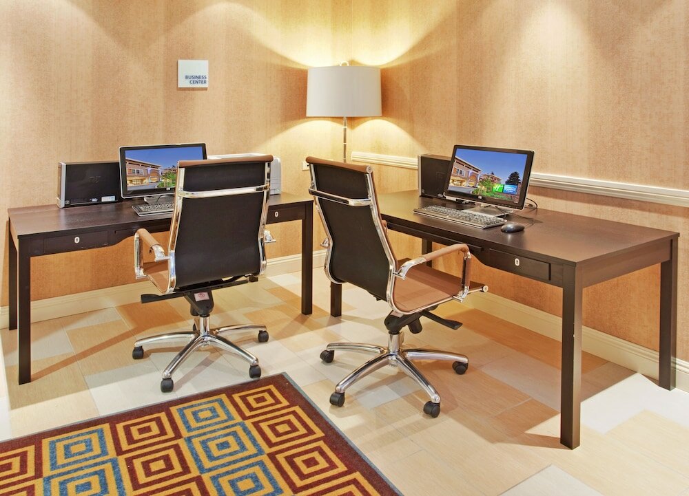 Фото Holiday Inn Express Hotel & Suites Santa Cruz, an Ihg Hotel