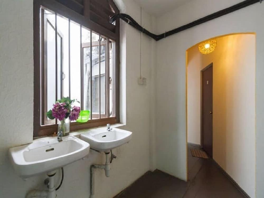 Фото Cocoa Mews Cafe & Homestay