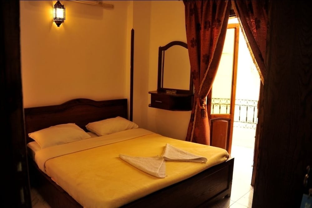 Фото Alhambra Hotel