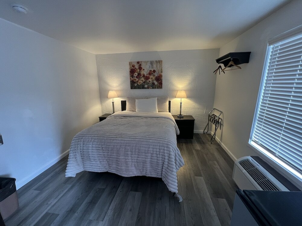 Фото Cedarwood Inn of Ashland