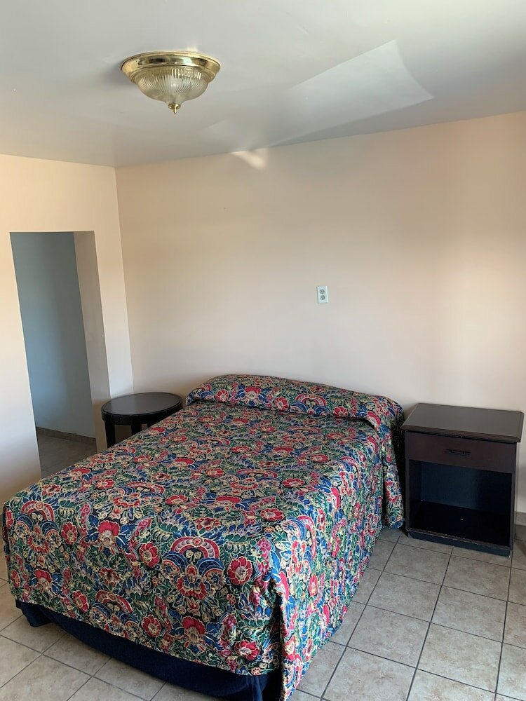 Фото Loma Alta Motel