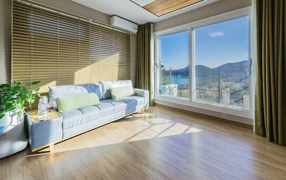 Фото Namhae Oceanview Pension