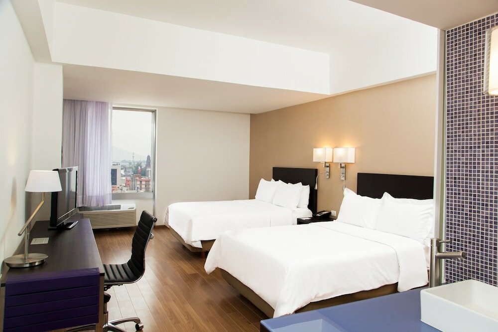 Фото Fiesta Inn Tlalnepantla