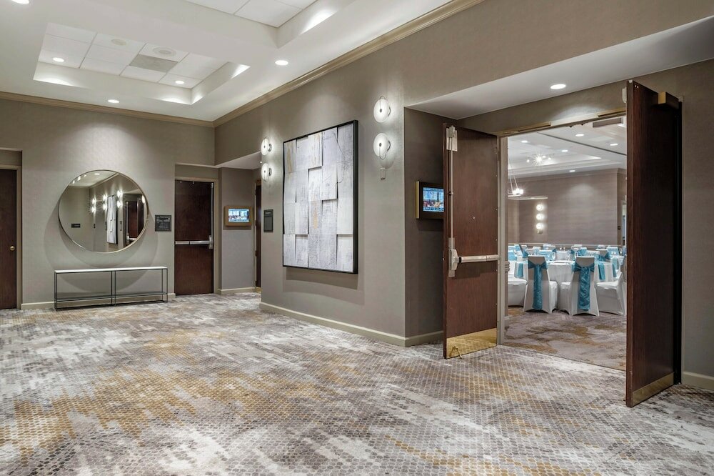 Фото Sheraton Suites Wilmington Downtown