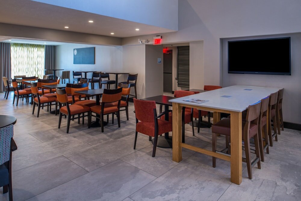 Фото Holiday Inn Express & Suites San Antonio Medical-Six Flags, an Ihg Hotel