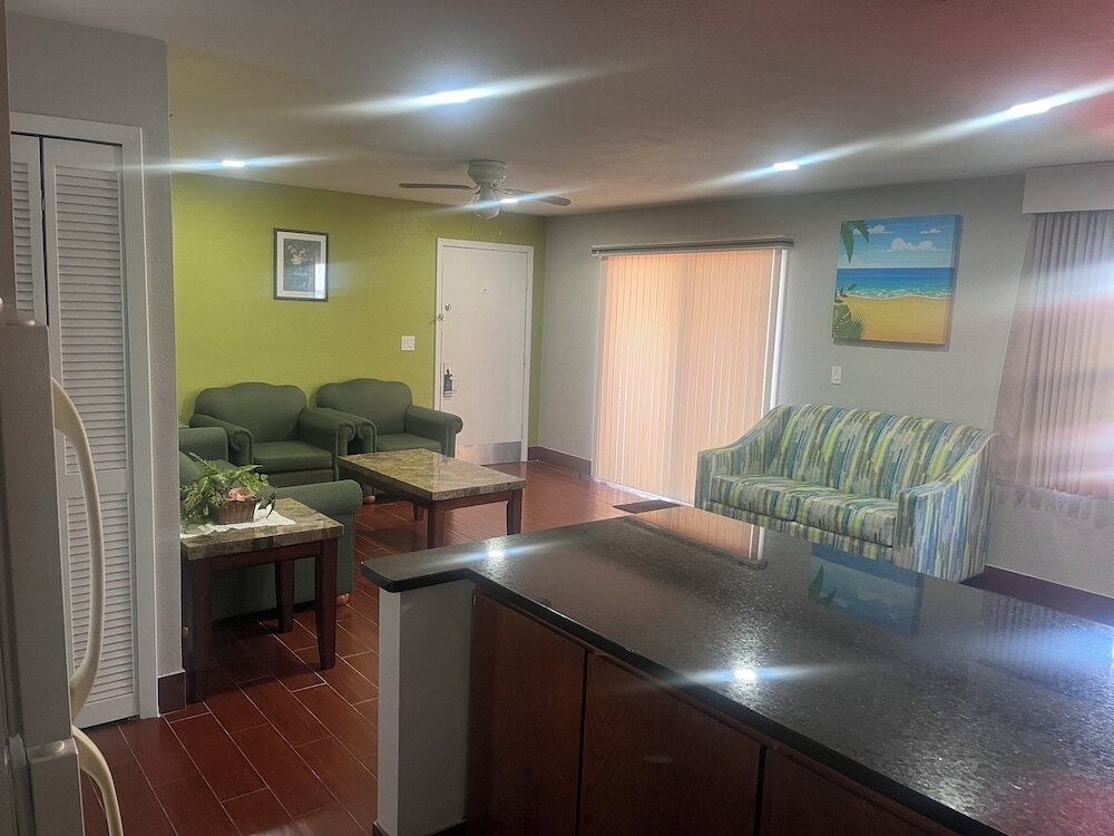 Фото Travelodge by Wyndham Suites St Augustine