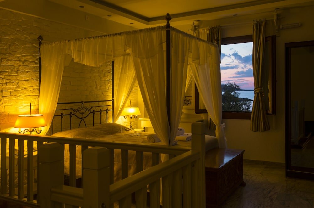 Фото Contaratos Beach