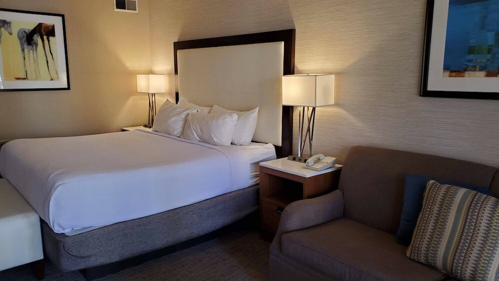 Фото Crowne Plaza Phoenix - Chandler Golf Resort, an Ihg Hotel