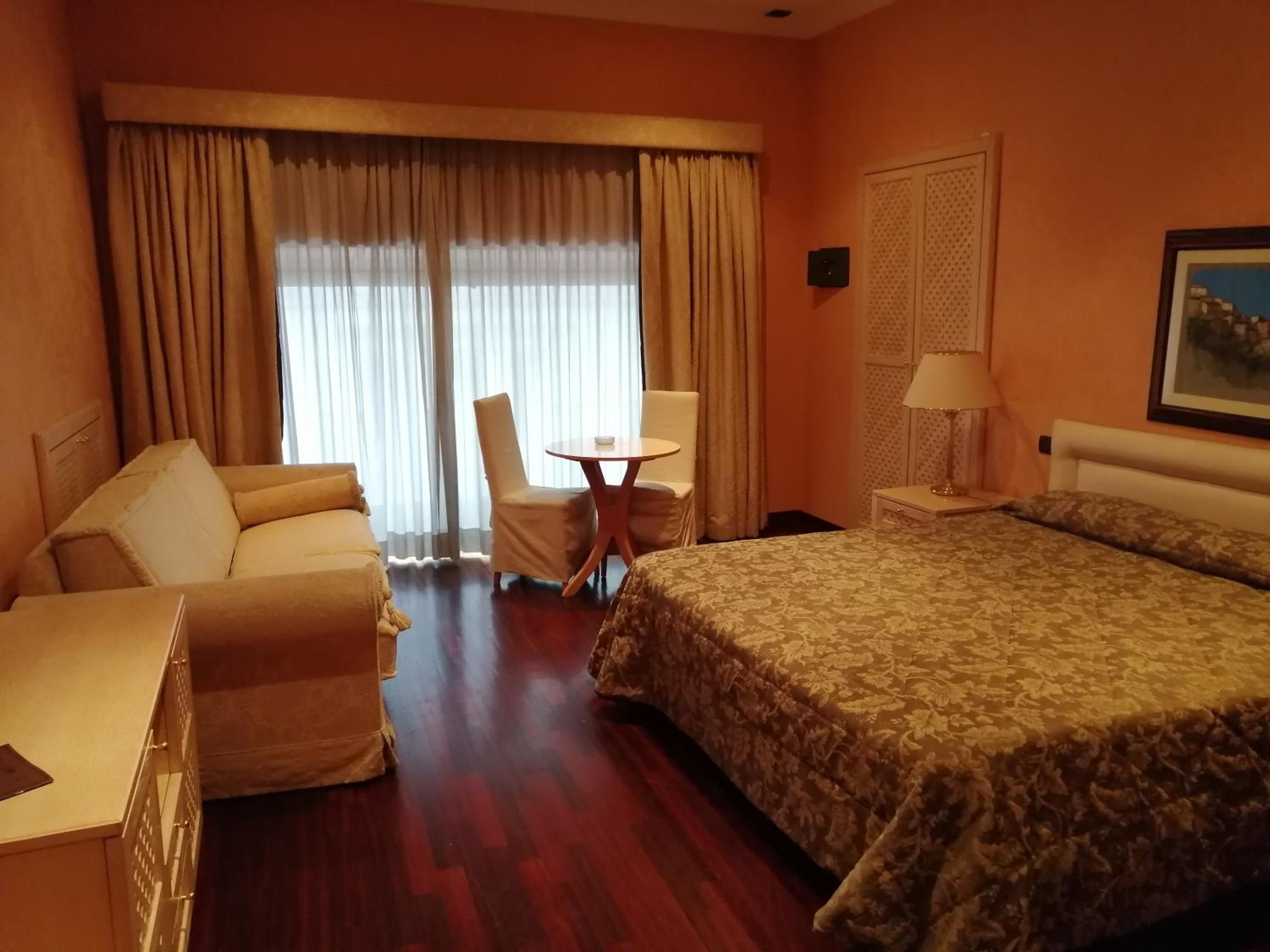 Фото отеля 2