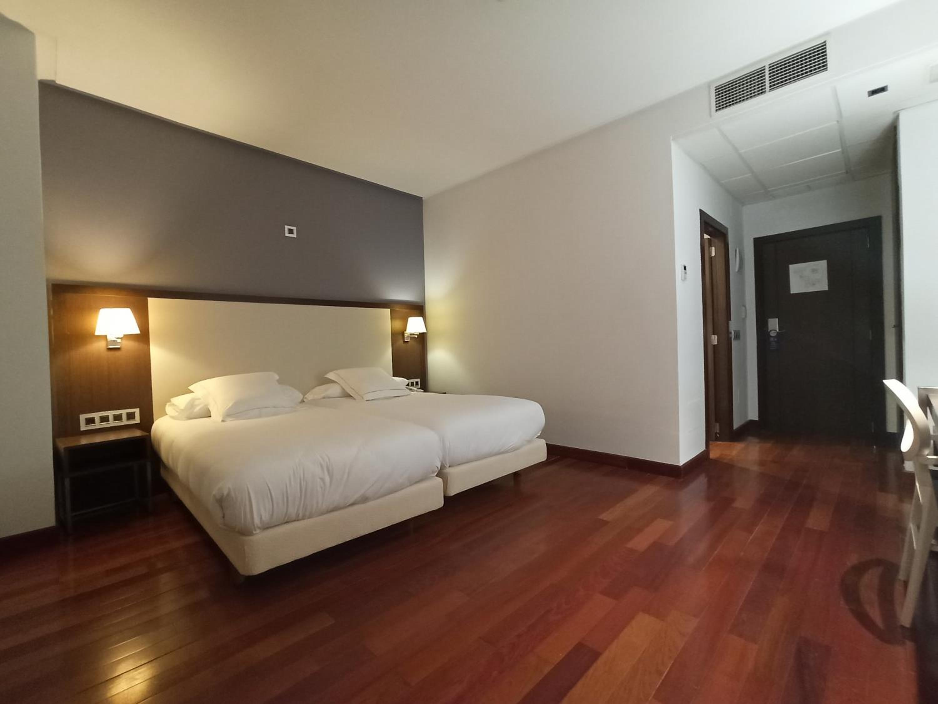Фото Hotel SPA Paris