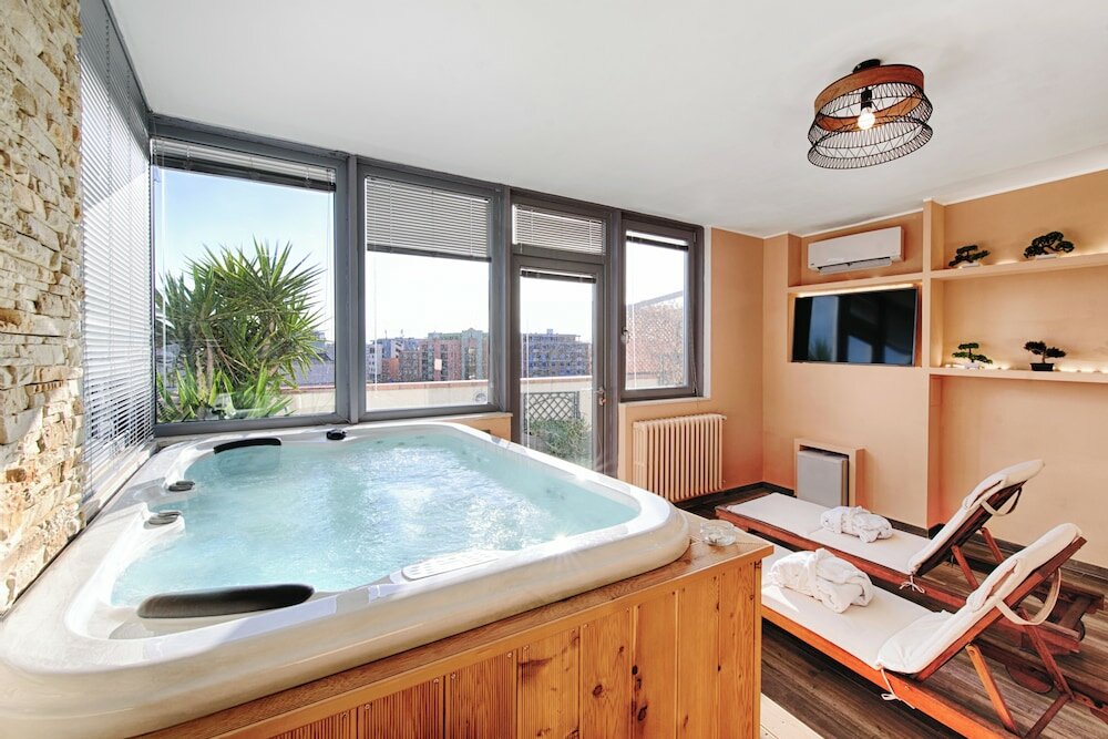 Фото Penthouse Station Luxury Suites & Apts