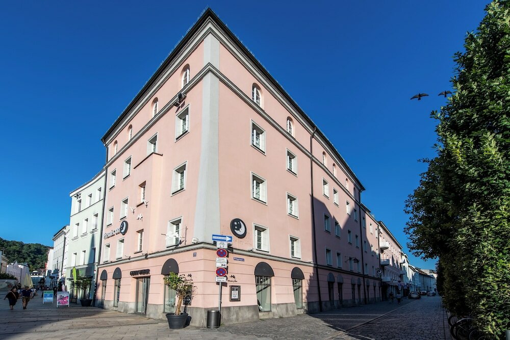 Фото Premier Inn Passau Weisser Hase