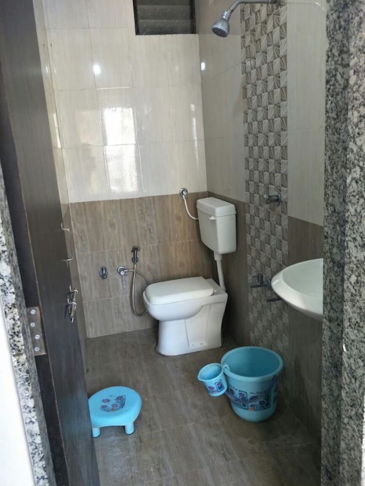 Фото Hotel Gayatri by Sky Stays