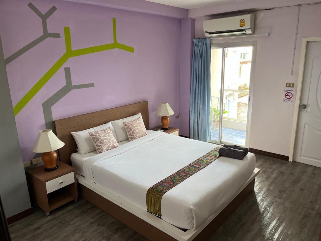 Фото Charoenchit House