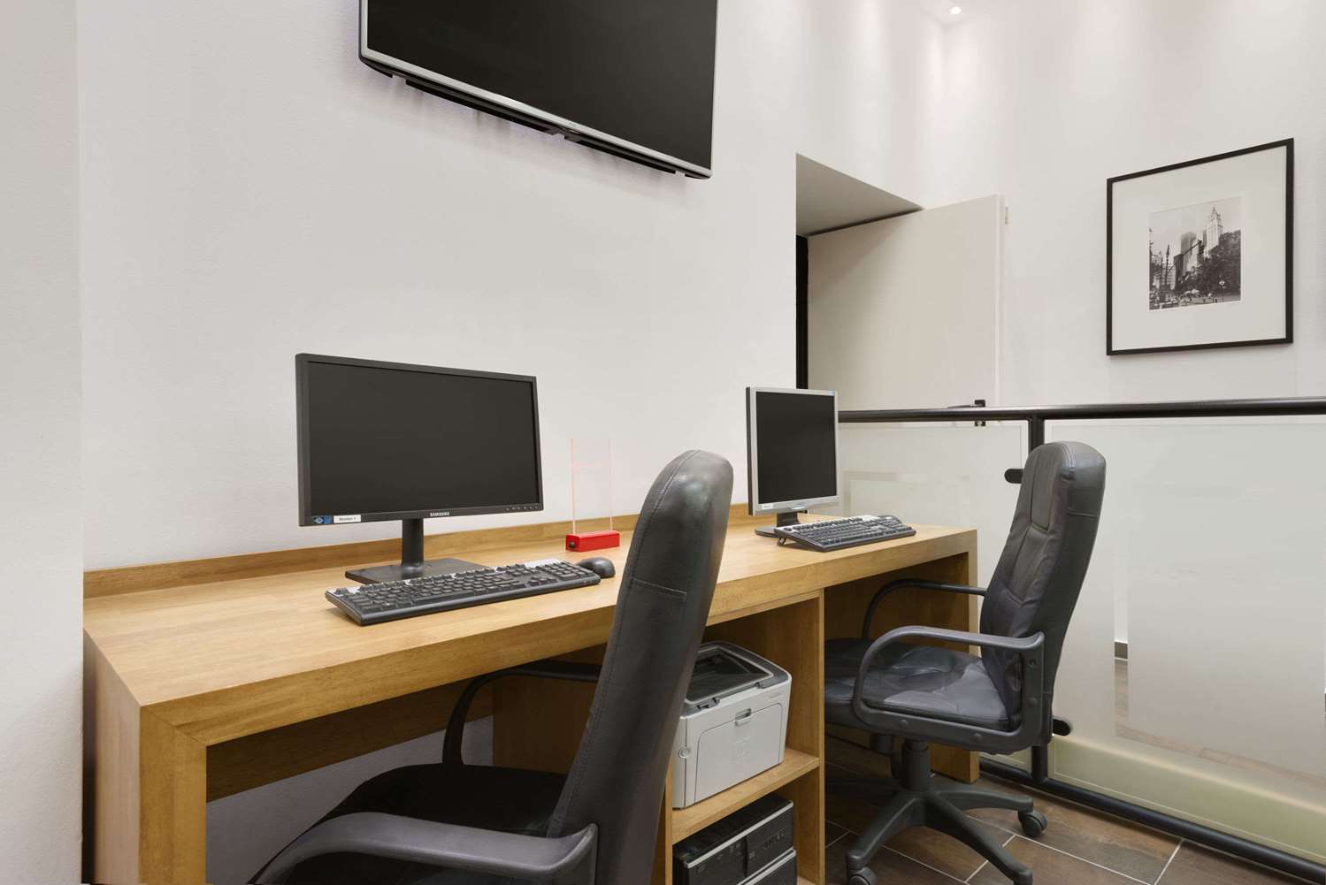 Фото Ramada by Wyndham Frankfurt Central Station