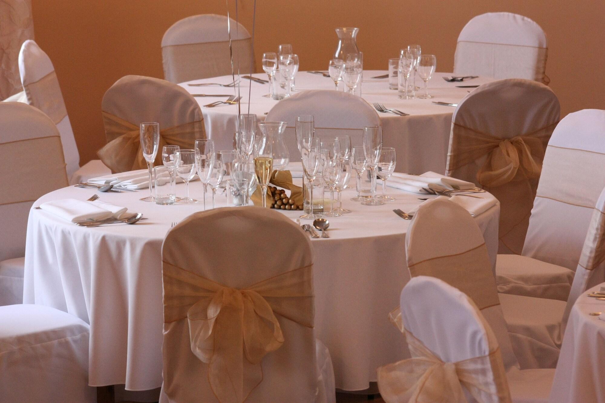 Фото Annandale Arms Hotel