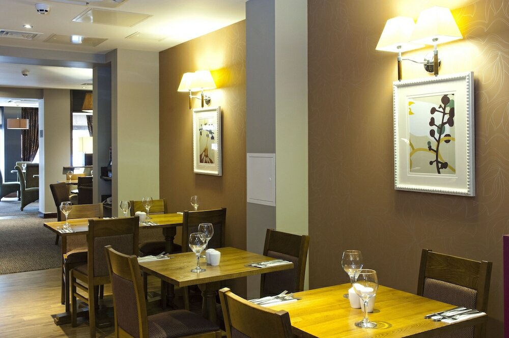 Фото Premier Inn London Ealing