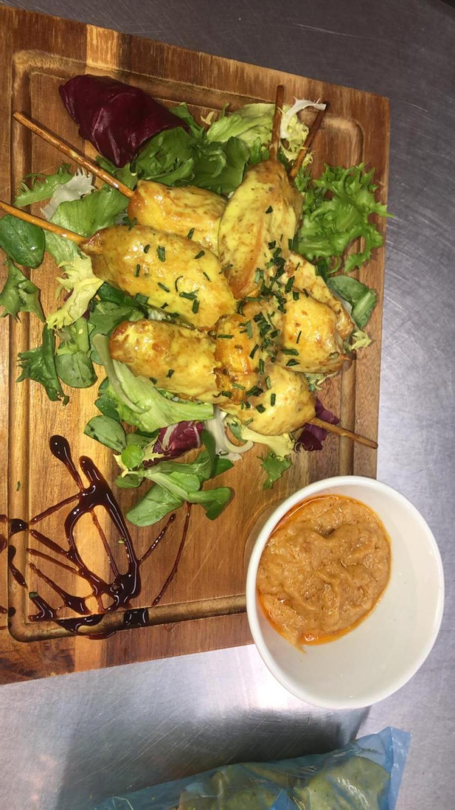 Фото The Emmbrook Inn