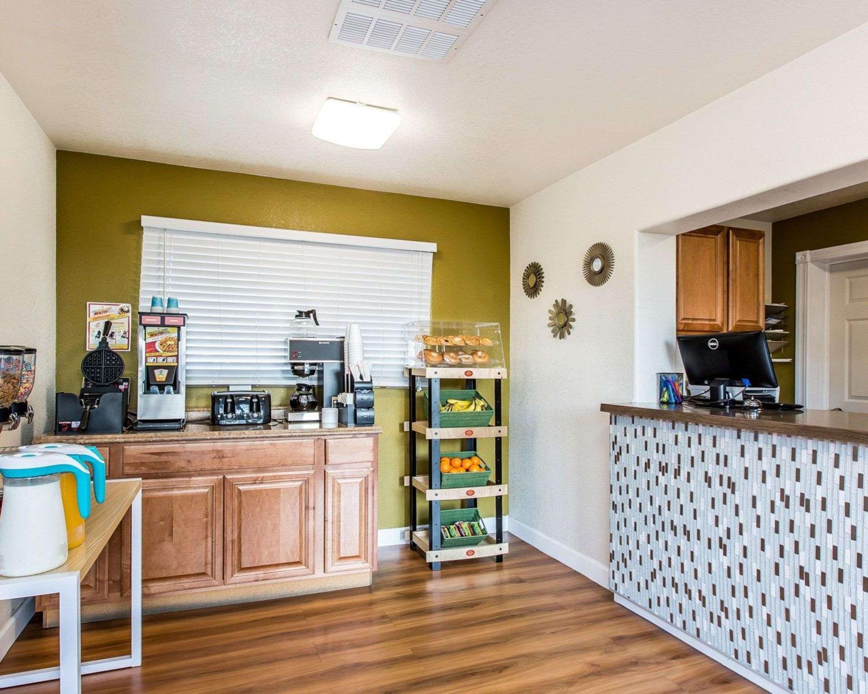 Фото Rodeway Inn Downtown Hanford