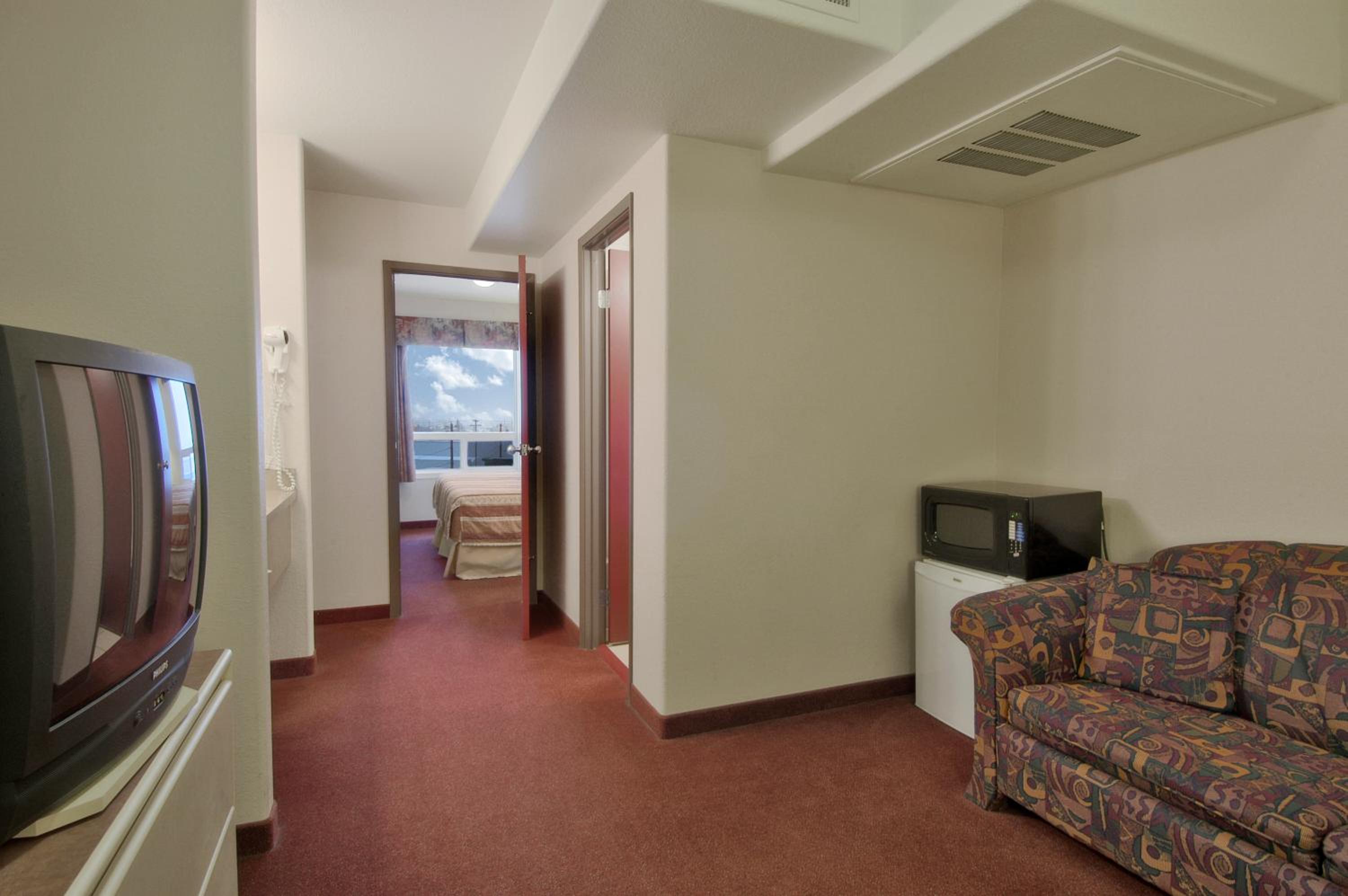 Фото Super 8 by Wyndham Yellowknife