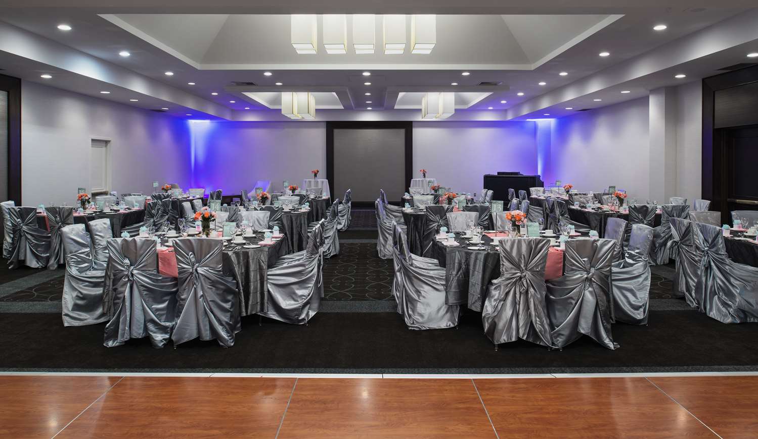 Фото Hilton Winnipeg Airport Suites