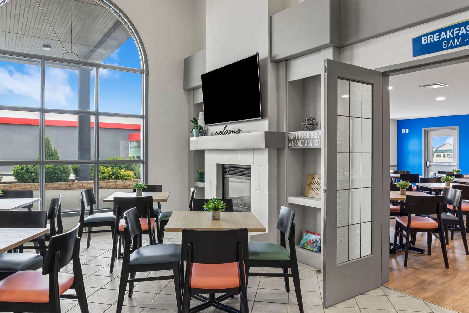 Фото Days Inn by Wyndham Steinbach