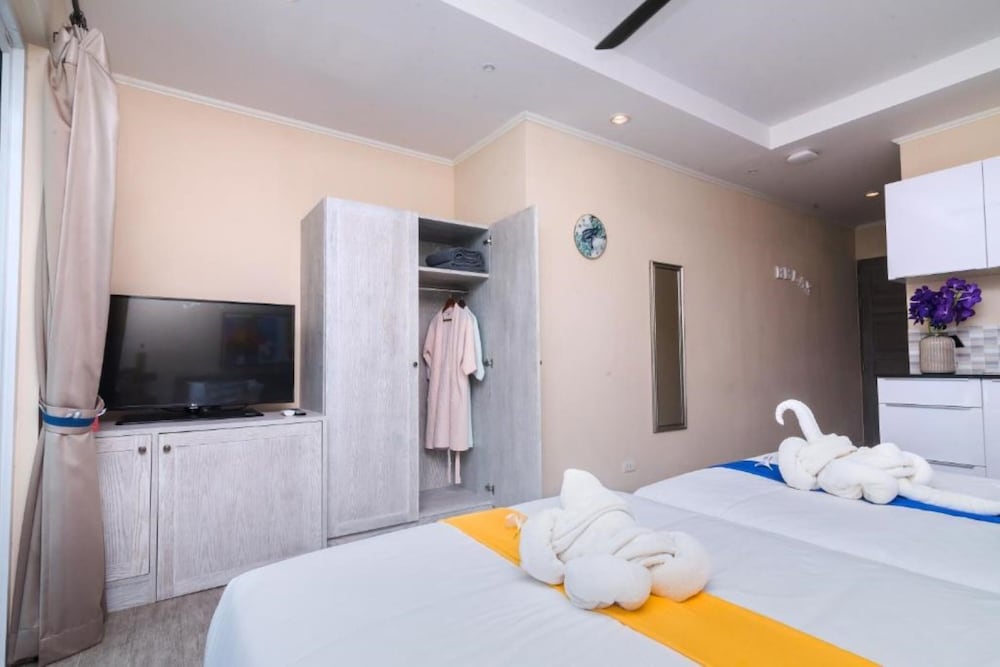 Фото Surf & Sand Resort