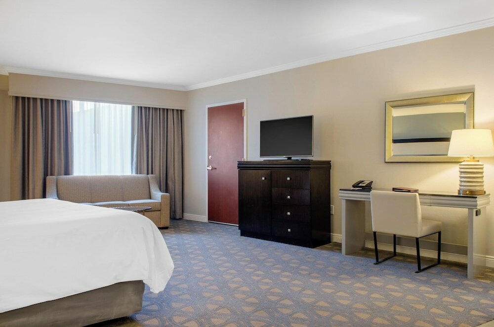 Фото Omni Riverfront Hotel