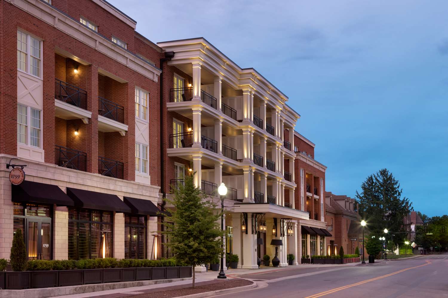 Фото The Harpeth Franklin Downtown, Curio Collection by Hilton
