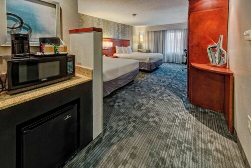 Гостиница Courtyard by Marriott Alexandria в Пайнвилле
