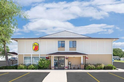 Гостиница Super 8 by Wyndham Beaver Dam в Штате Висконсин