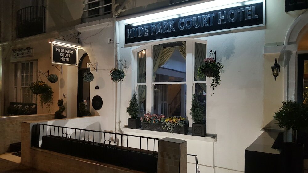 Фото Hyde Park Court Hotel