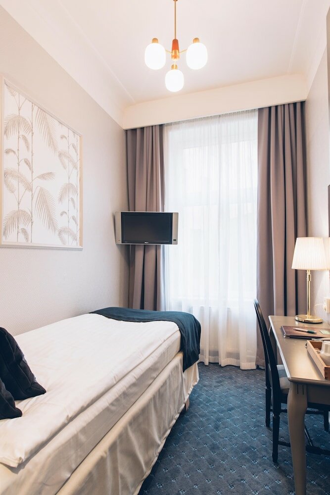 Фото Crystal Plaza Hotel