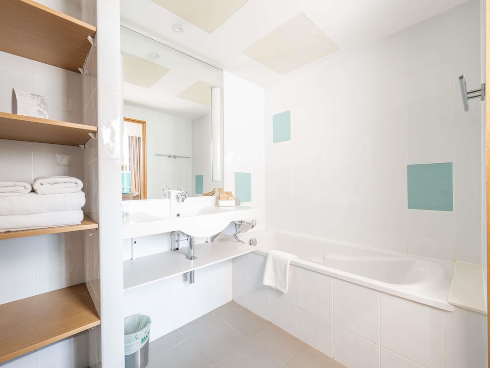 Фото Novotel Cardiff Centre