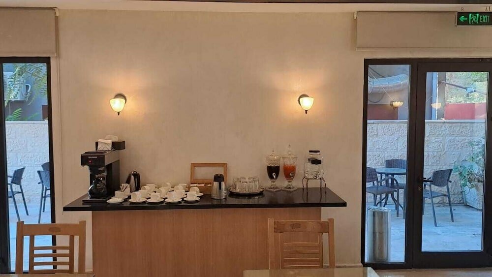 Фото Jabal Amman Hotel