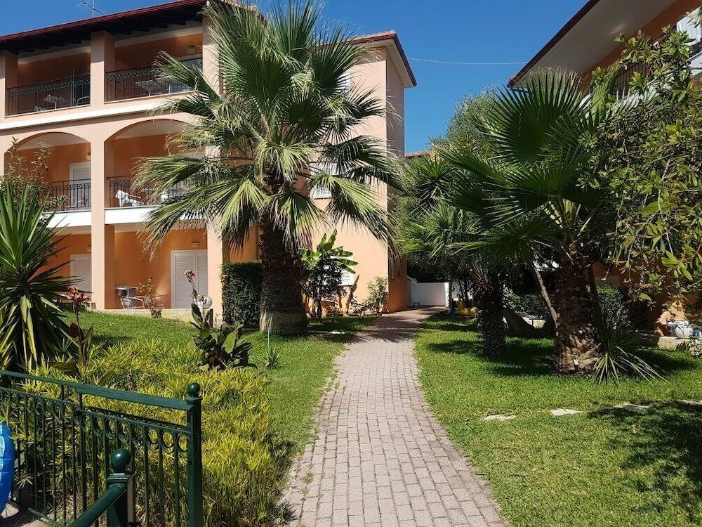 Фото Aloni Hotel