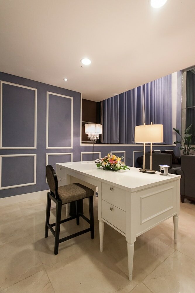 Фото Pharos Hotel