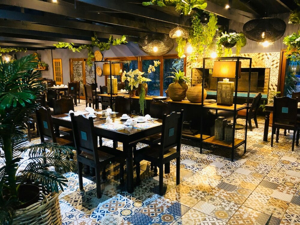 Фото Shangri-La Country Hotel