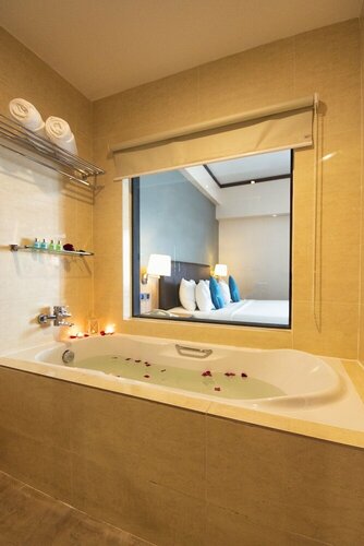 Гостиница Kinta Riverfront Hotel & Suites в Ипохе