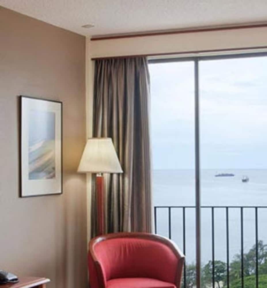 Фото Crown Hotel