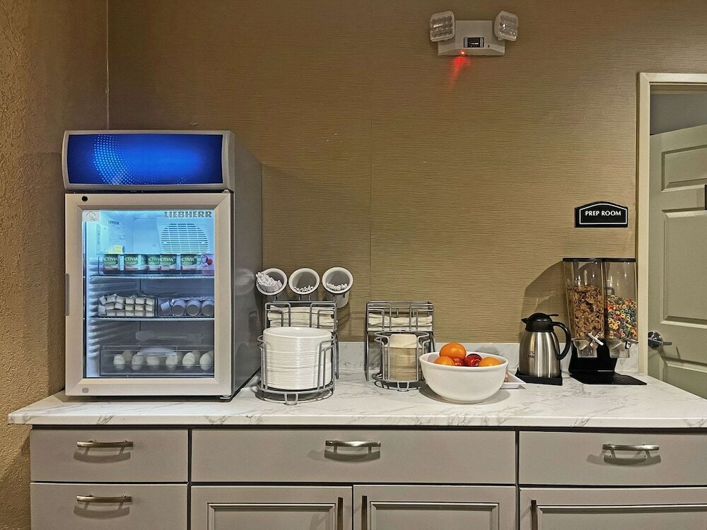 Фото Comfort Suites Peoria Sports Complex